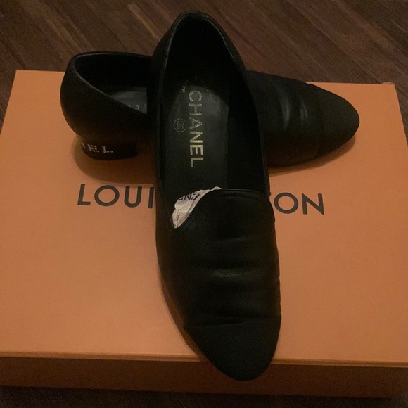 Chanel Shoes size 37C, Made in Italy - Picture 1 of 6